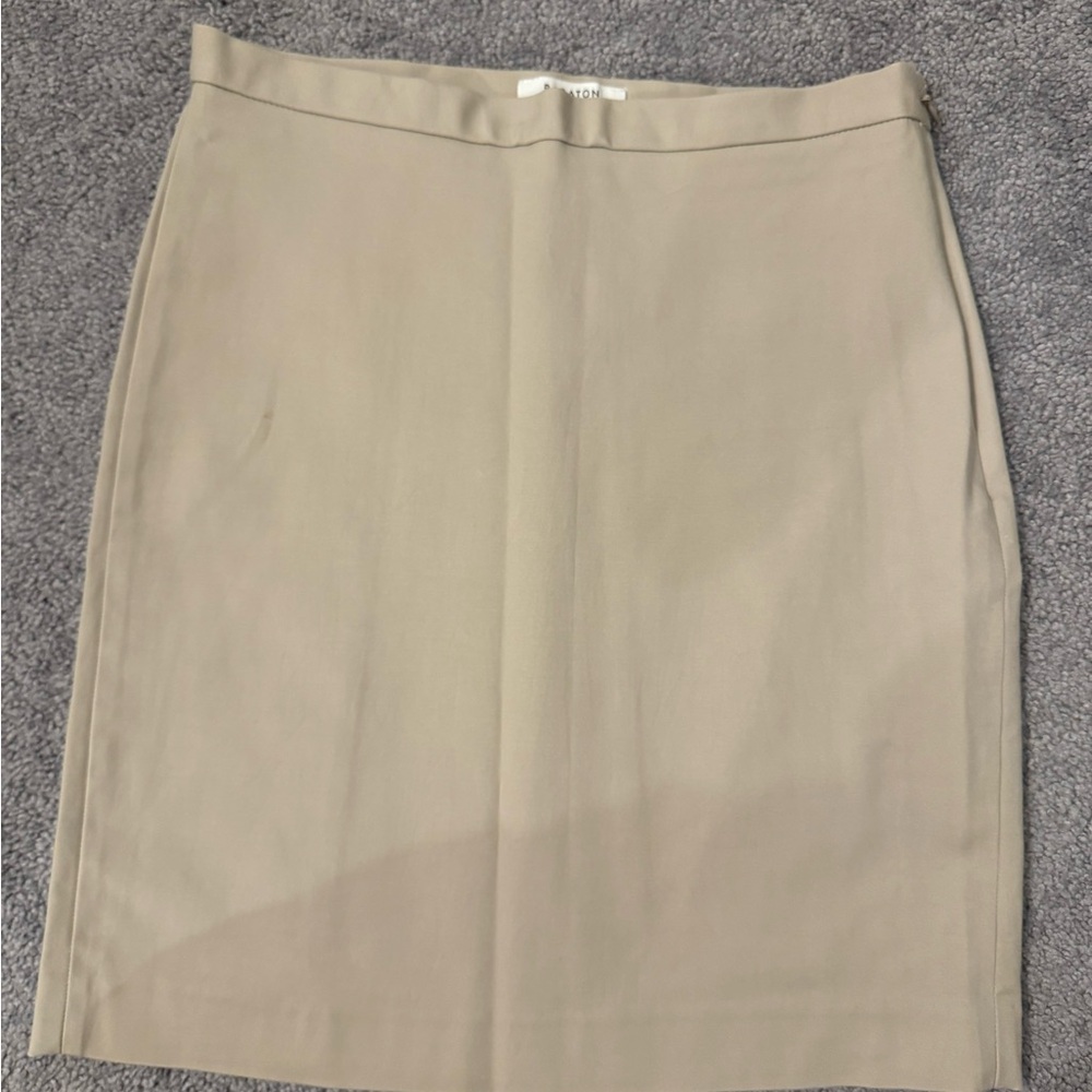 Elegant Beige Aritzia Women's Skirt